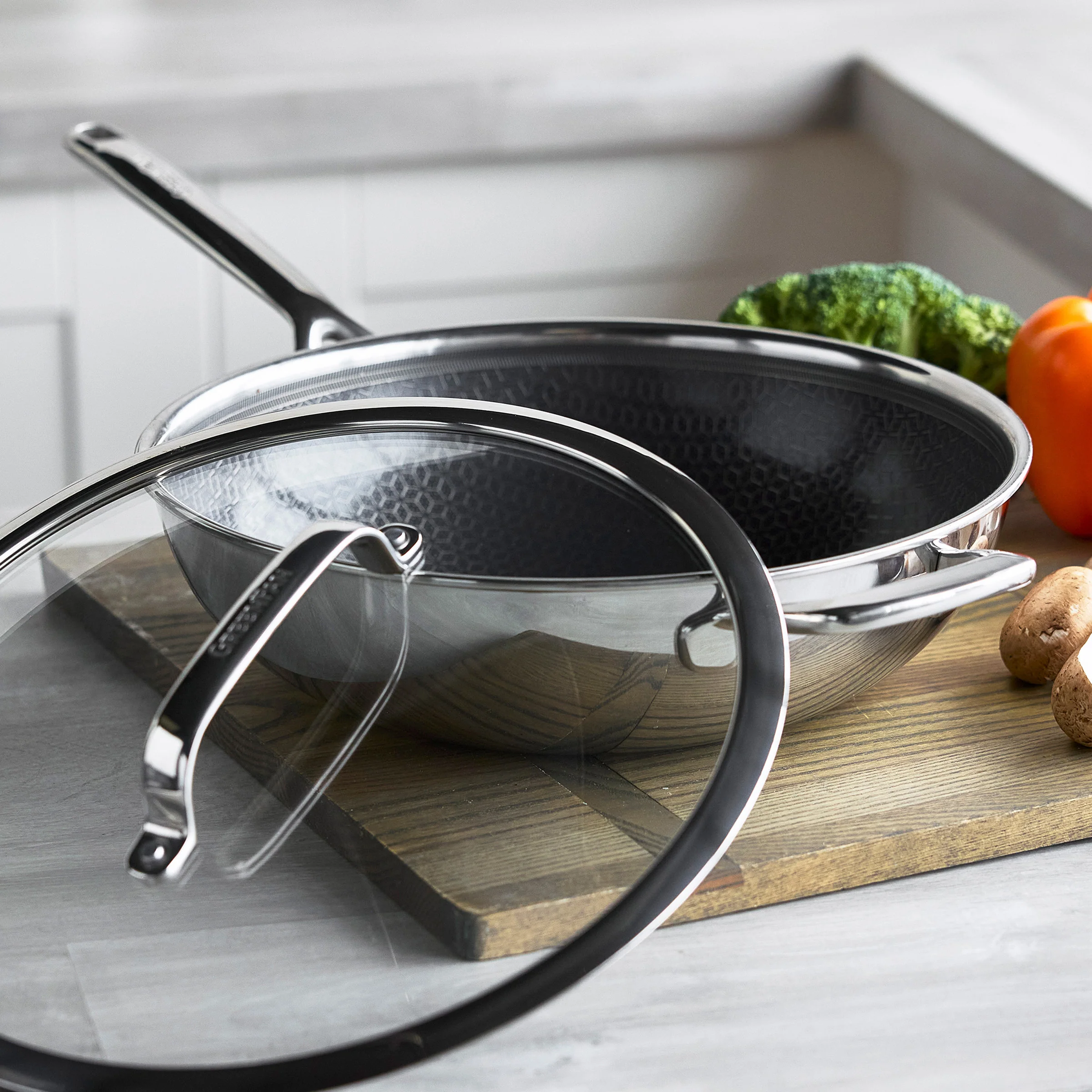 Spectra Thermobond Hybrid Ceramic Nonstick 12 Wok with Lid