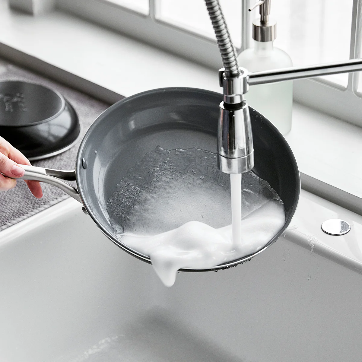 Swift Ceramic Nonstick 12 Frypan with Lid