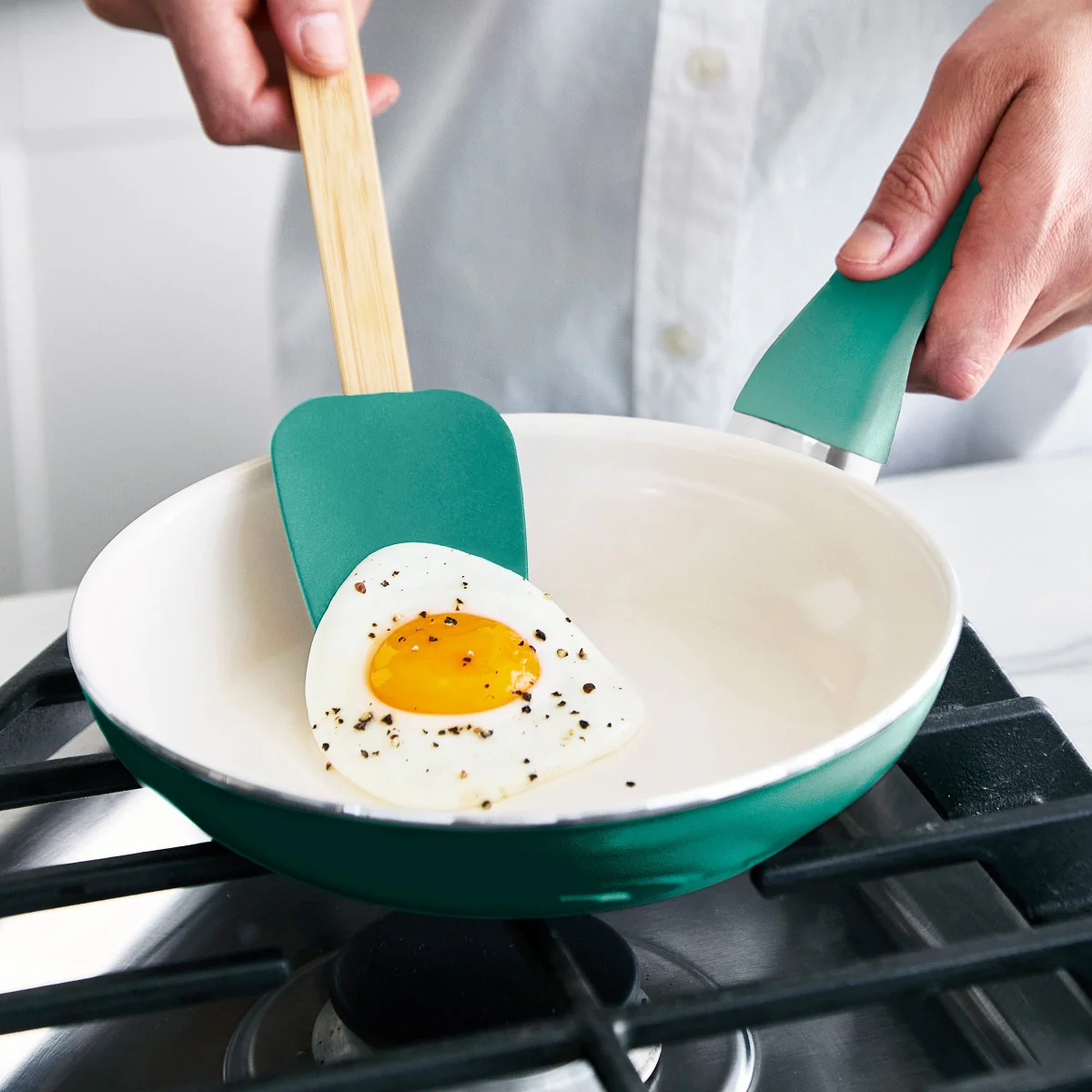 Rio Ceramic Nonstick 8 Frypan with Spatula | Turquoise