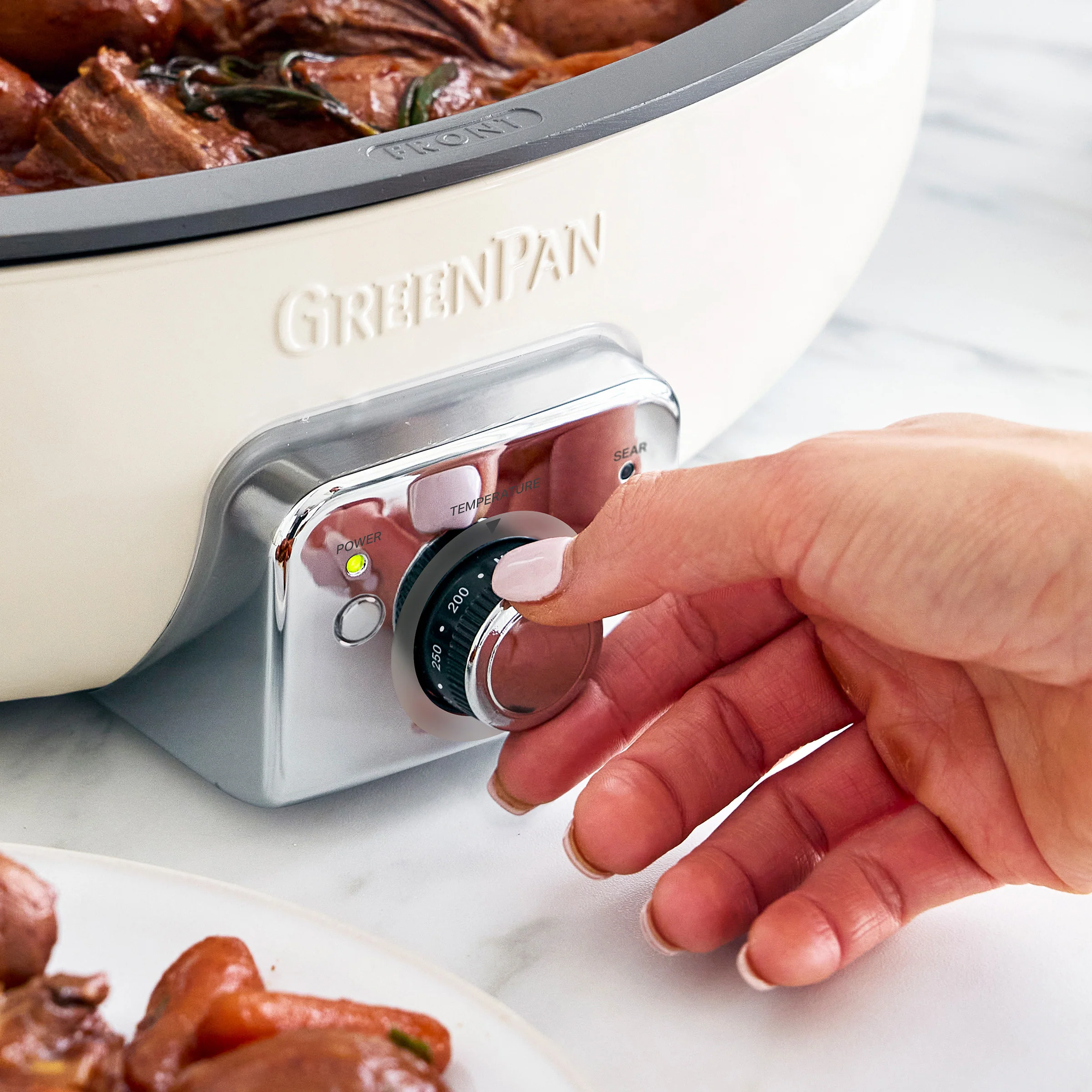 Elite 5.5-Quart Oval Electric Skillet | Cream