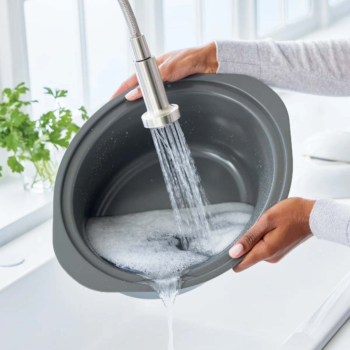 8-Quart Locking Lid Slow Cooker | Graphite