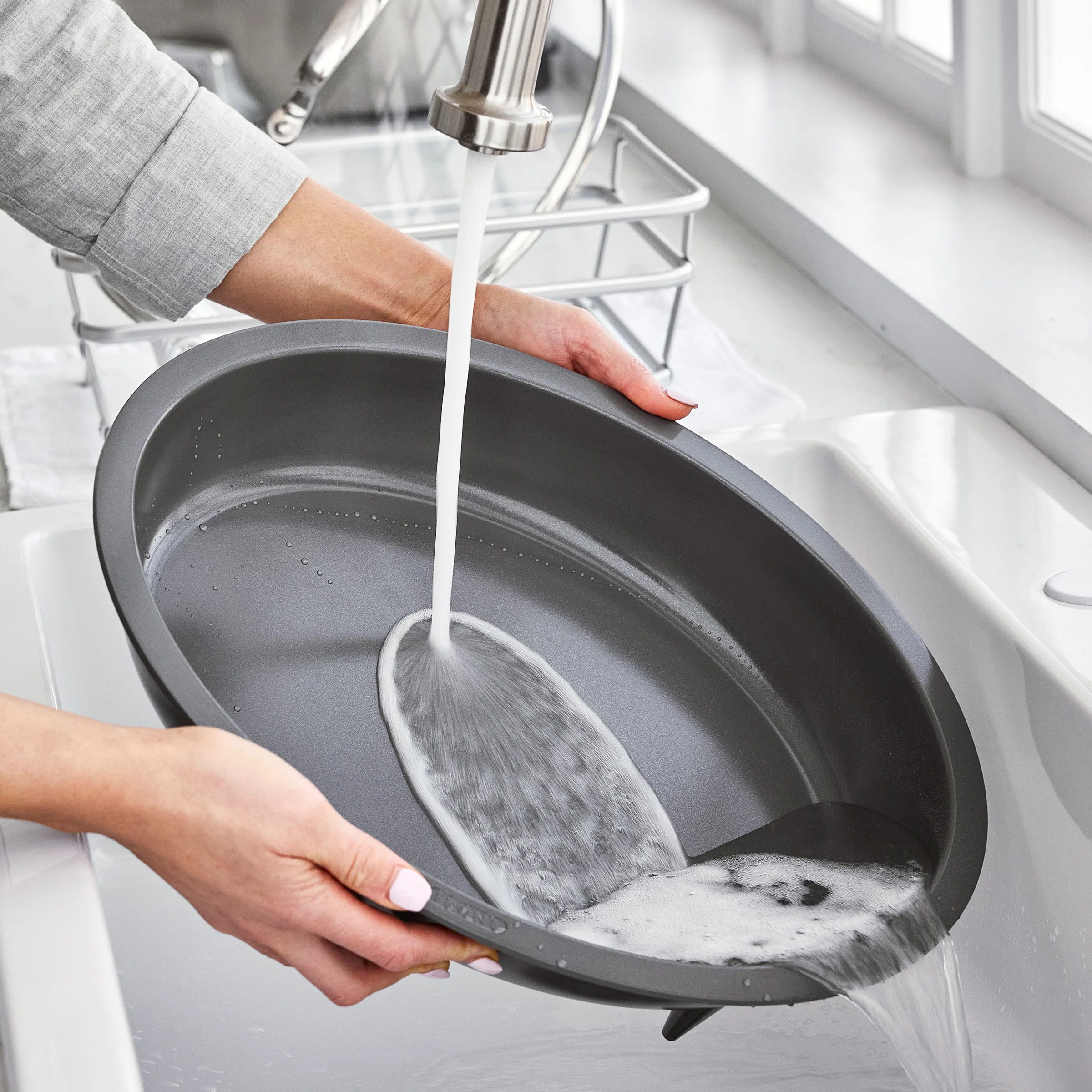 Elite 5.5-Quart Oval Electric Skillet | Cream