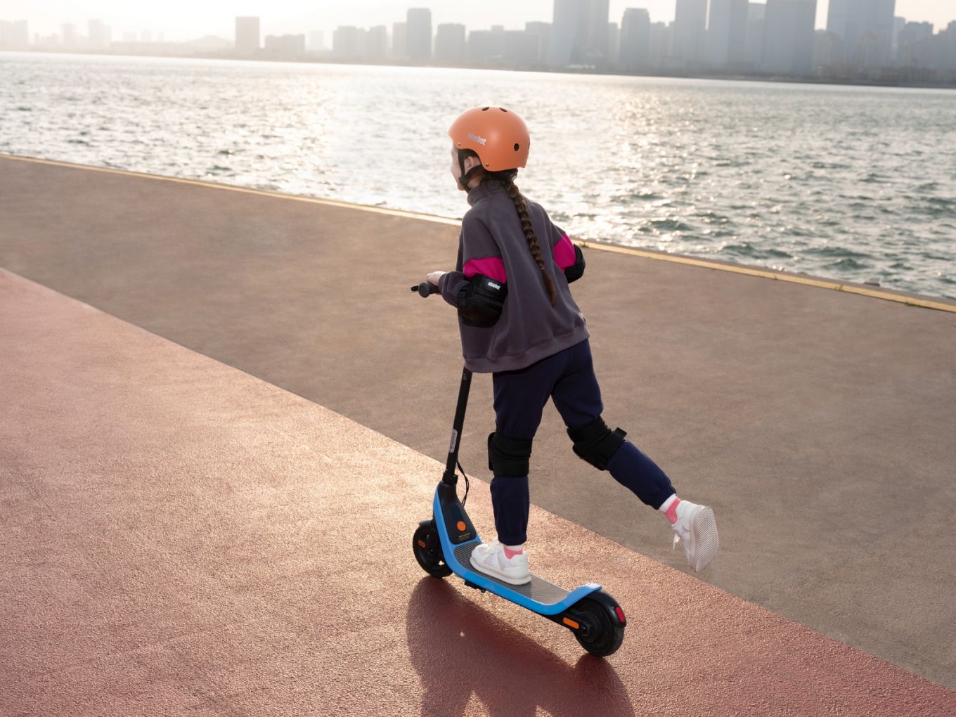 Ninebot KickScooter C2 Lite Powered by Segway