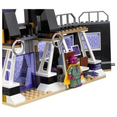 LEGO Corvus Glaive Thresher Attack