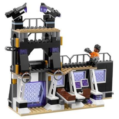 LEGO Corvus Glaive Thresher Attack