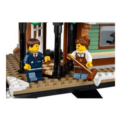 LEGO Winter Village Station
