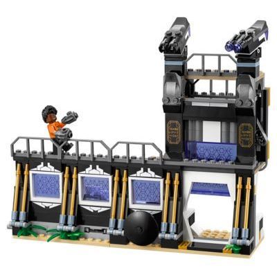 LEGO Corvus Glaive Thresher Attack