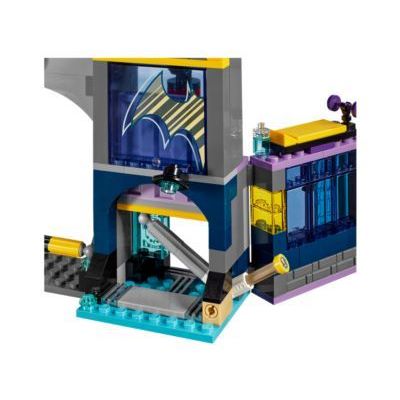 LEGO Batgirl™ Secret Bunker