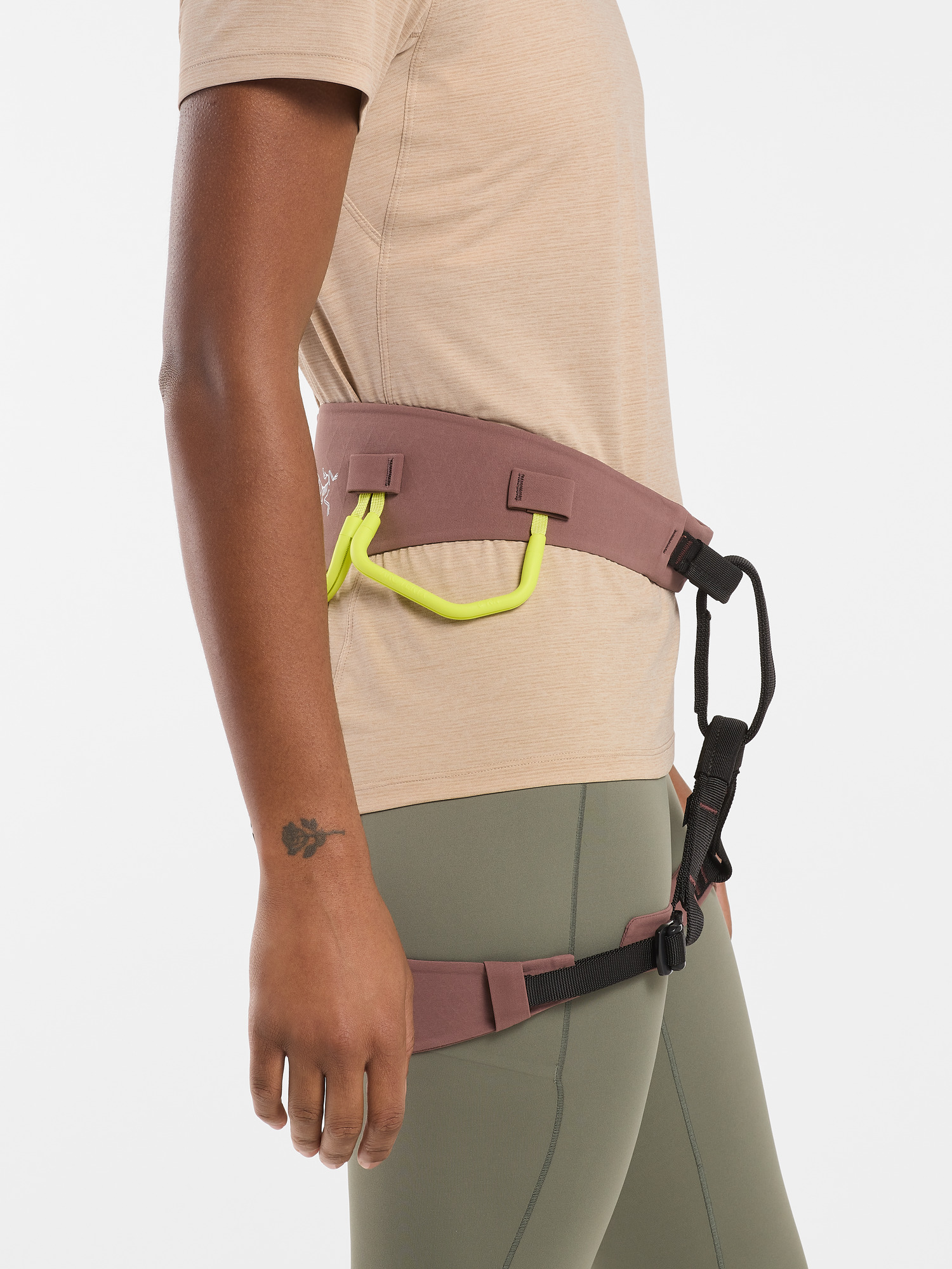 AR-385a Harness Women's