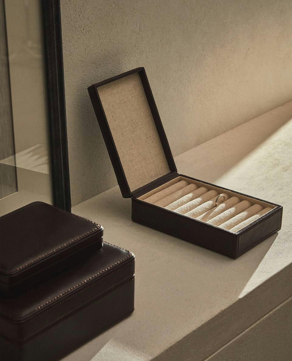 LEATHER RING BOX