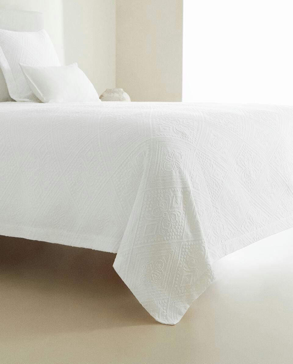 COTTON BEDSPREAD WITH GEOMETRIC DESIGN