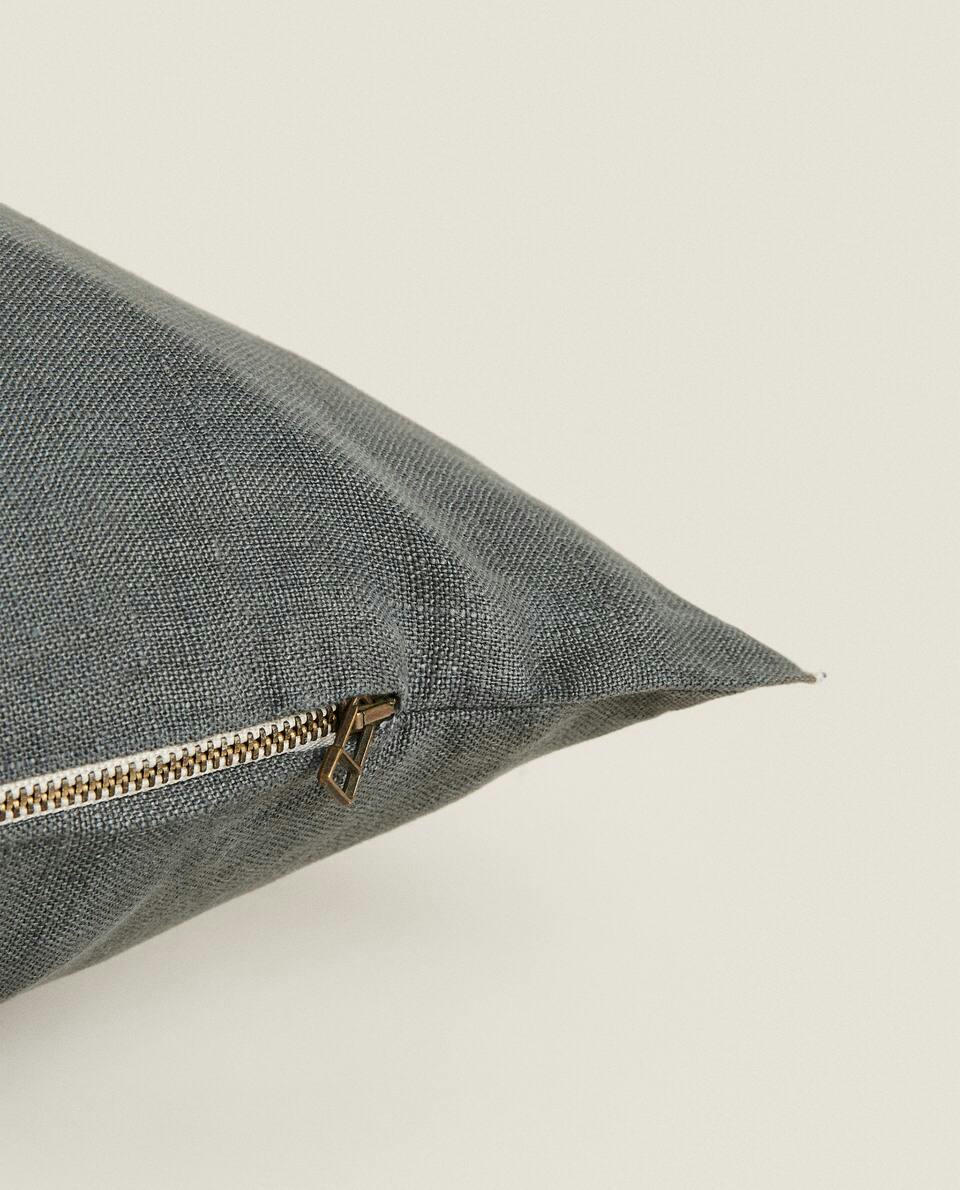 CUSHION COVER WITH OVERLOCK
