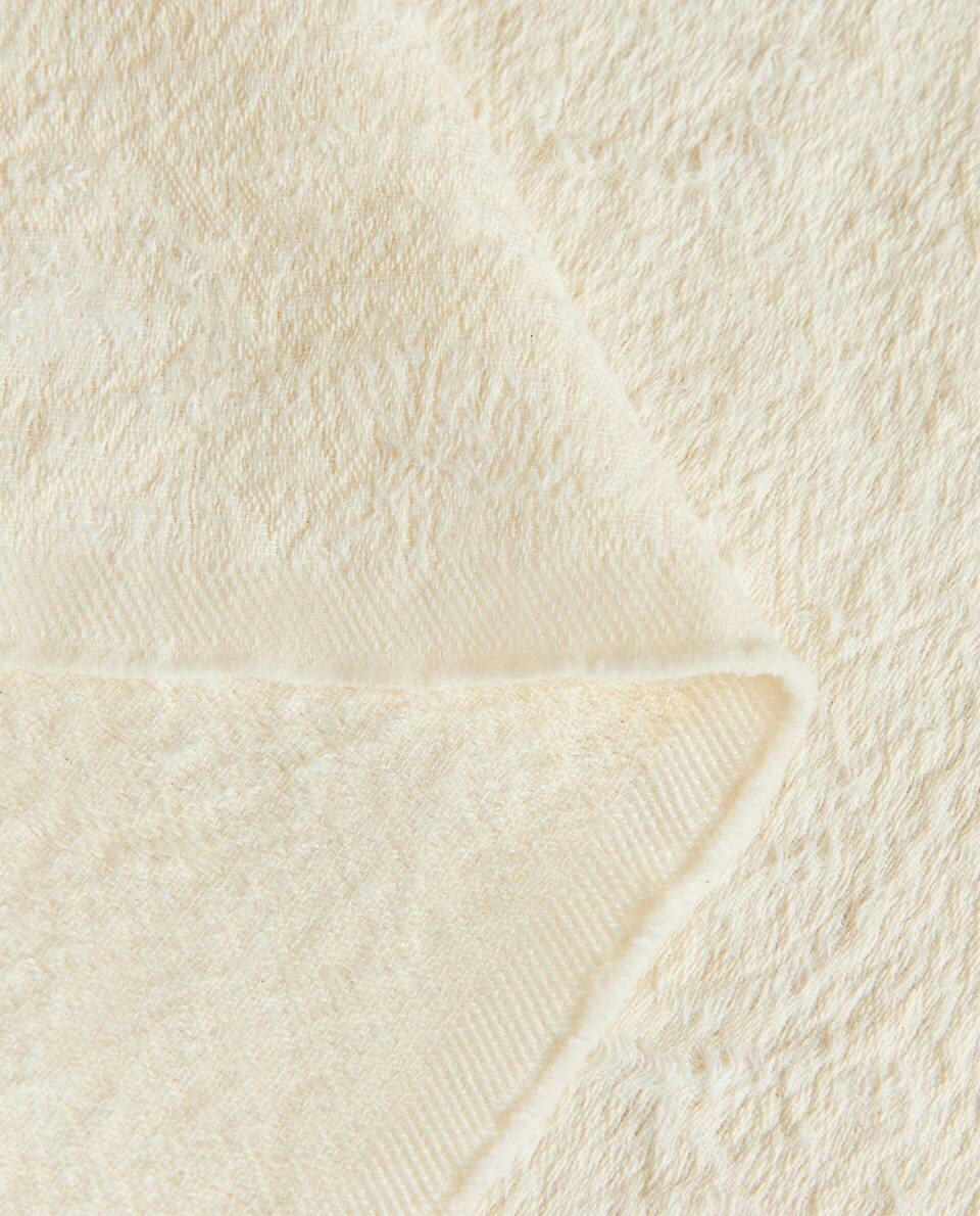 FLORAL JACQUARD BLANKET