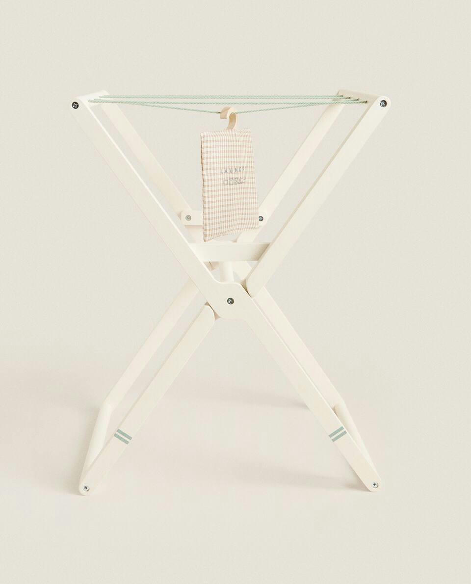 TOY CLOTHES HORSE