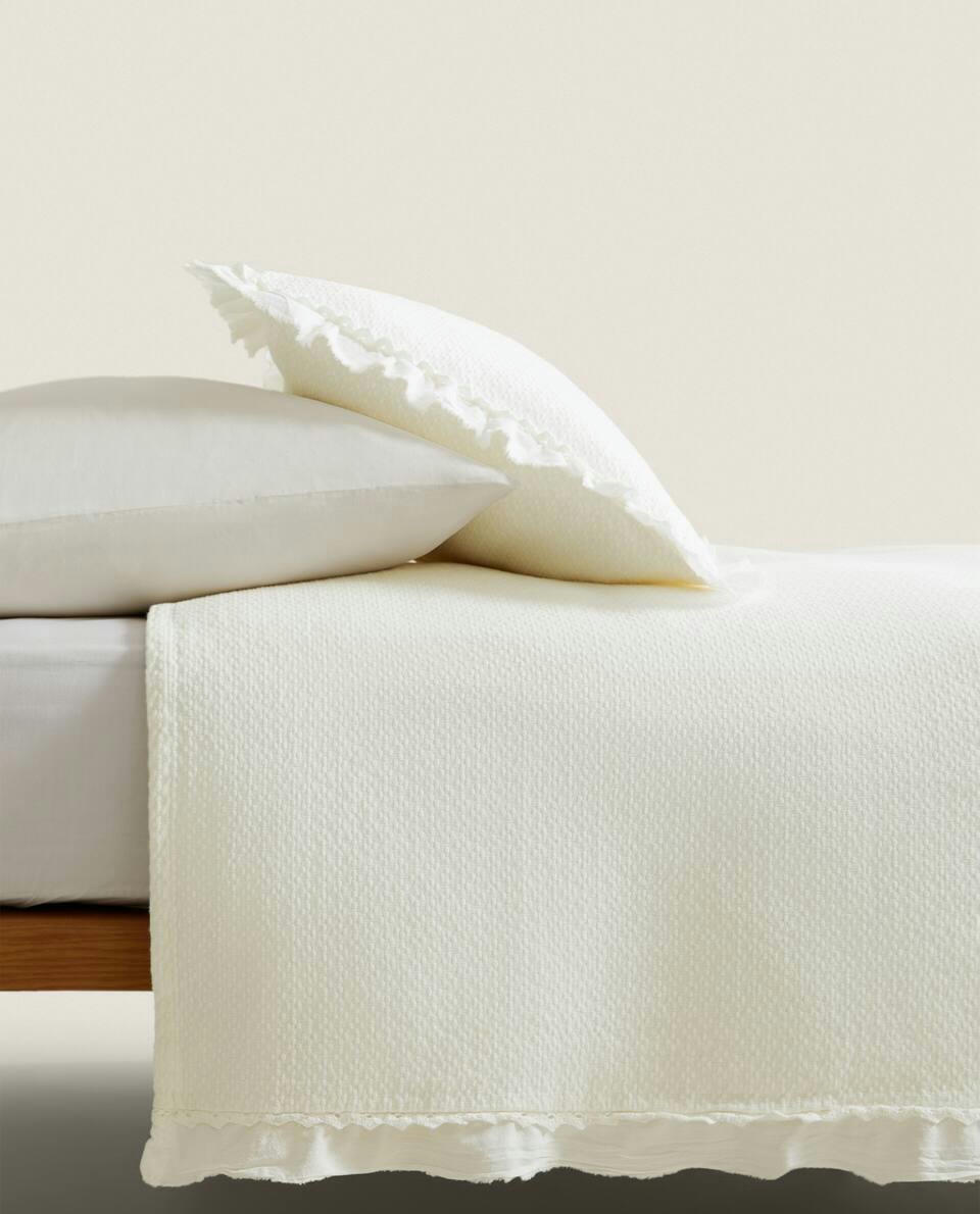 CHILDREN’S CROCHET JACQUARD BEDSPREAD