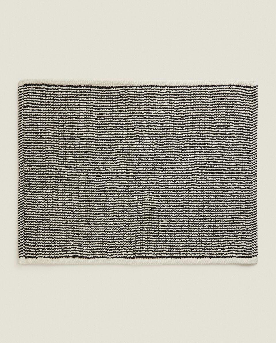 TEXTURED BATH MAT