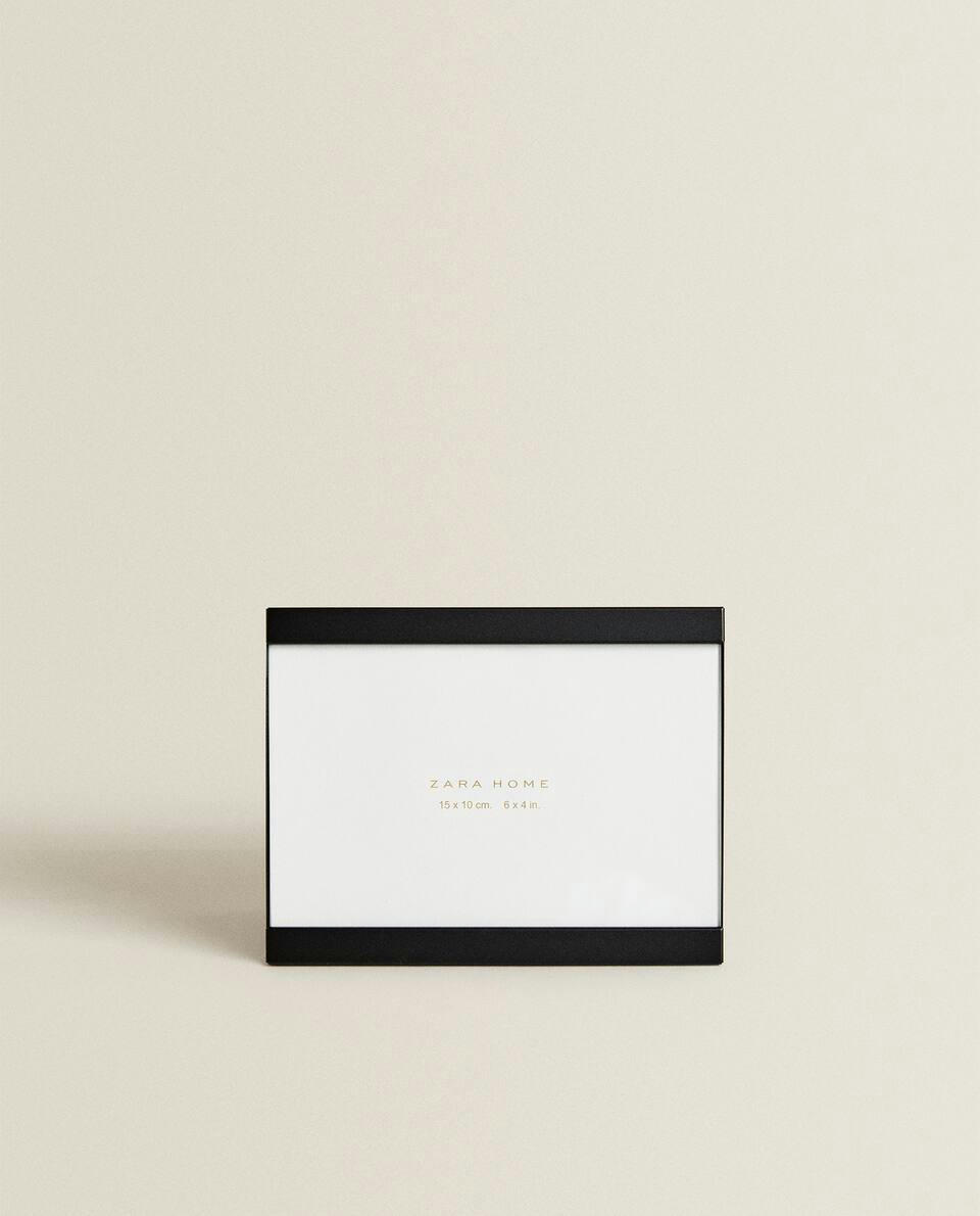 BLACK METAL FRAME