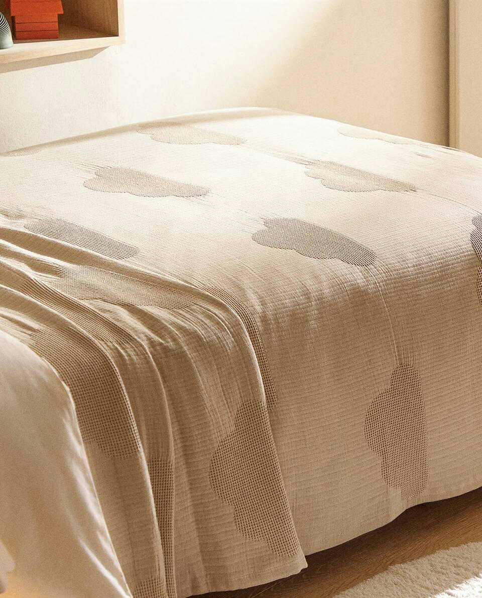 CLOUD PATTERN BEDSPREAD