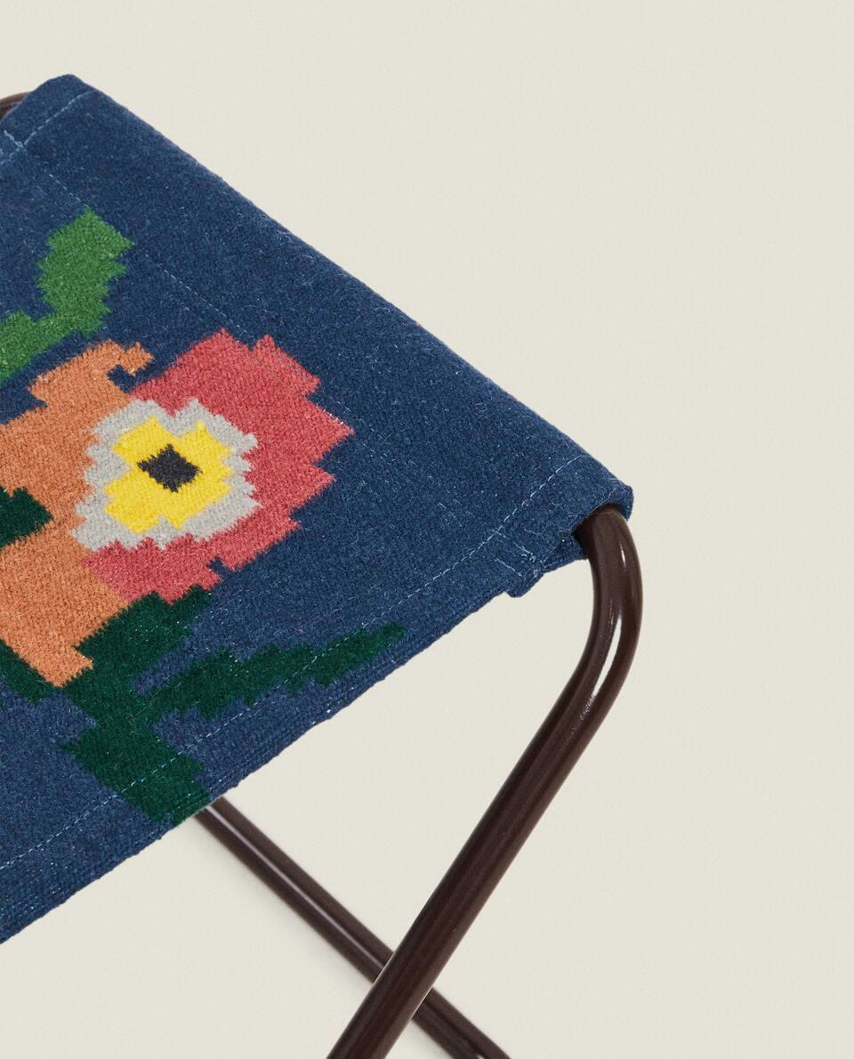 MULTICOLOURED WOOL FOLDING STOOL