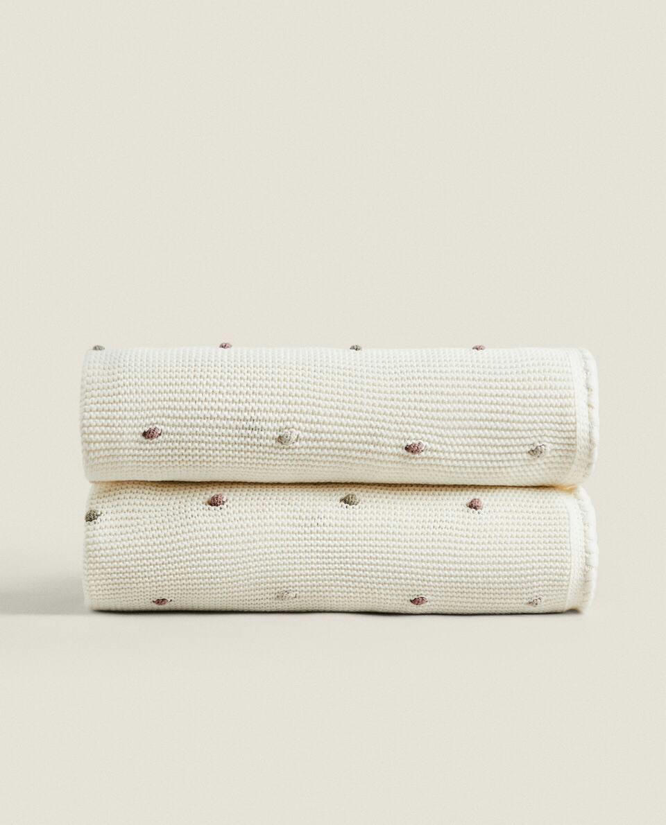 CHILDREN’S KNIT BLANKET