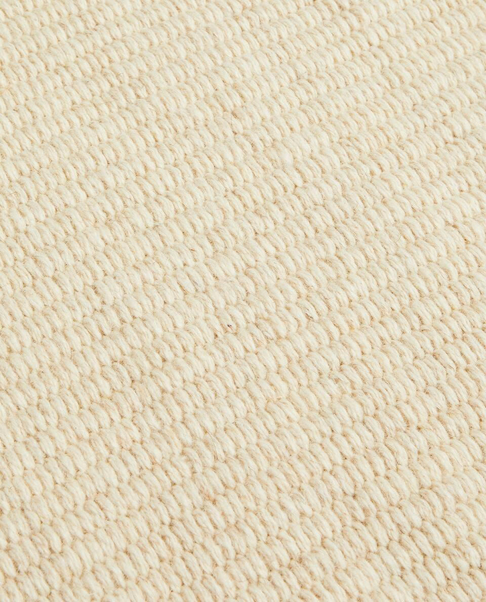 PLAIN WOOL RUG
