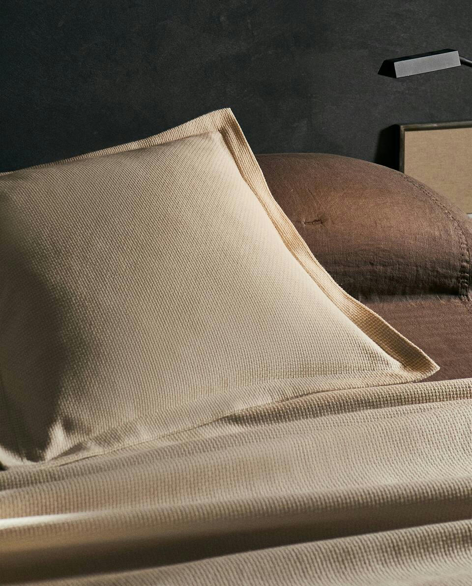 TEXTURED CUSHION COVER
