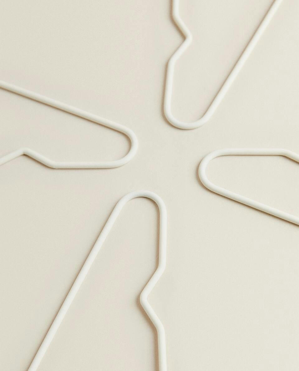 RUBBERISED BABY HANGER (PACK OF 6)