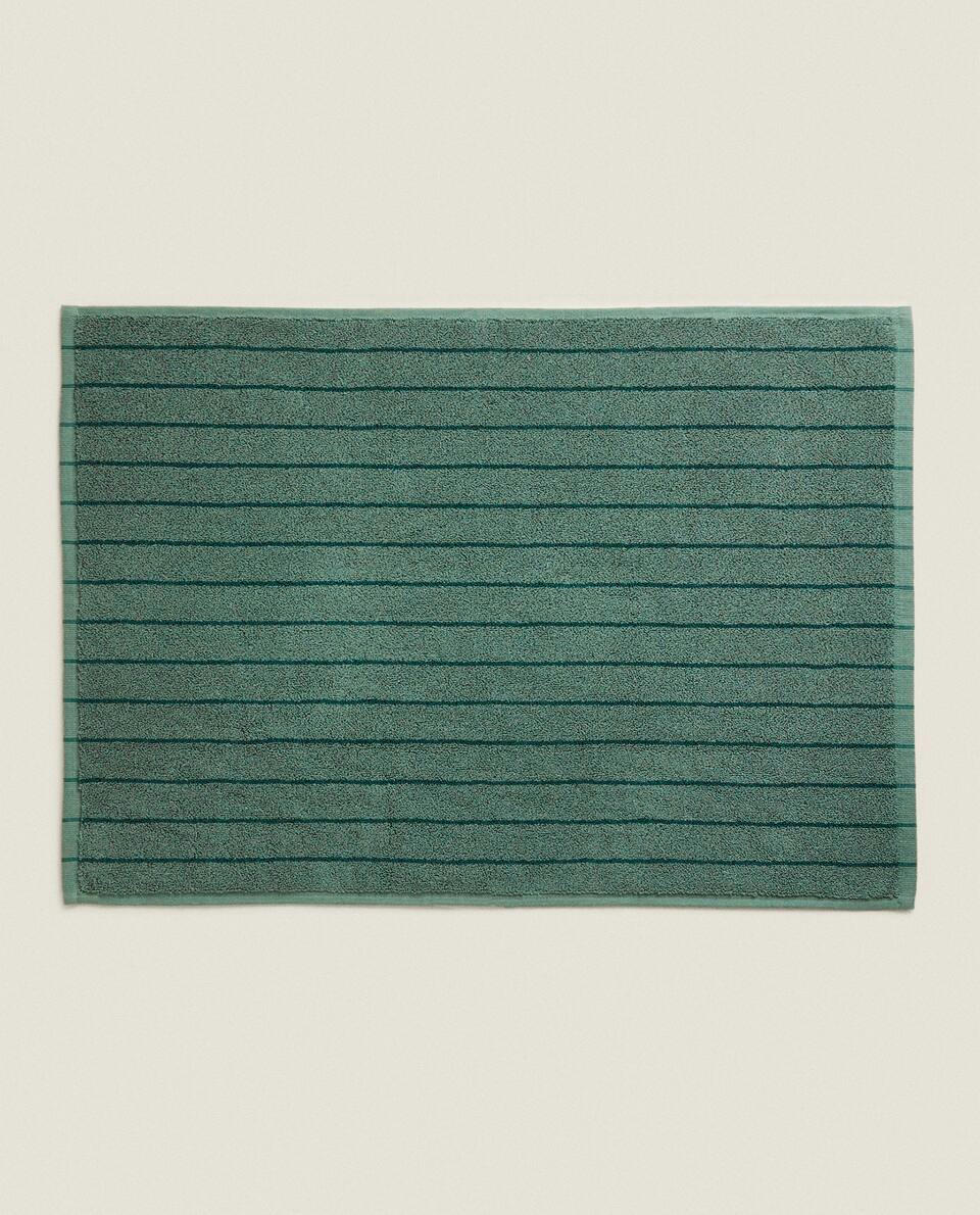 CONTRAST STRIPE BATH MAT