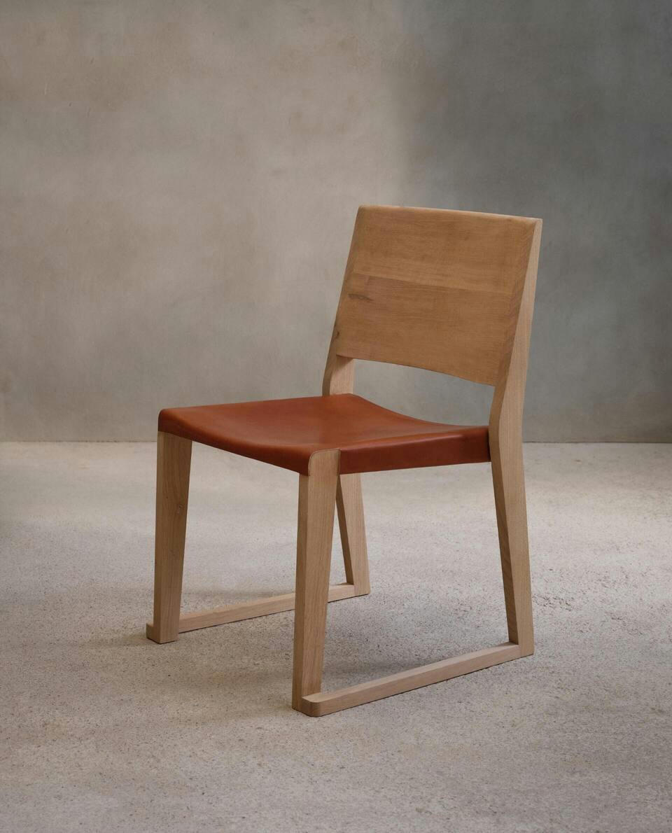 CHAIR 02