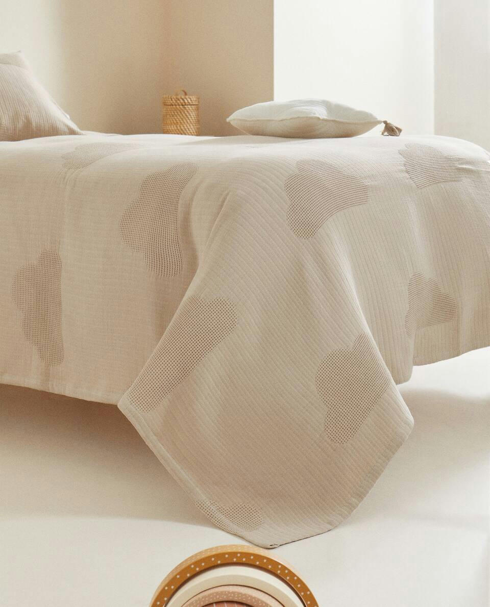 CLOUD PATTERN BEDSPREAD