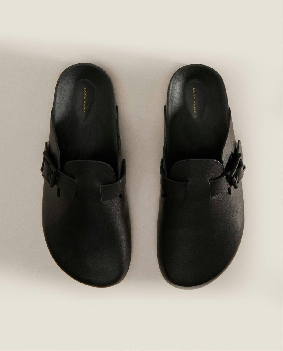 LEATHER CLOGS WITH BUCKLES