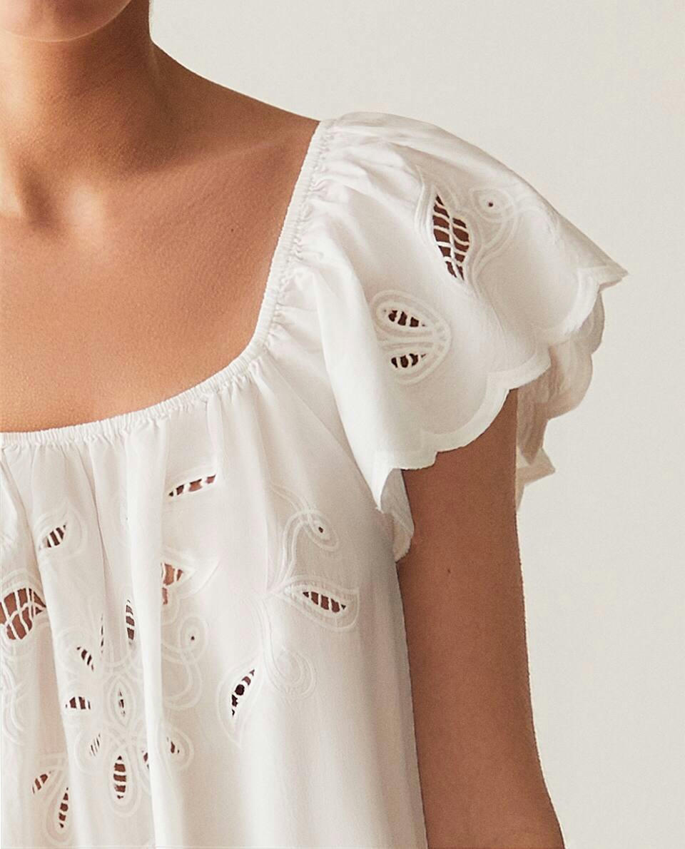 EMBROIDERED TOP