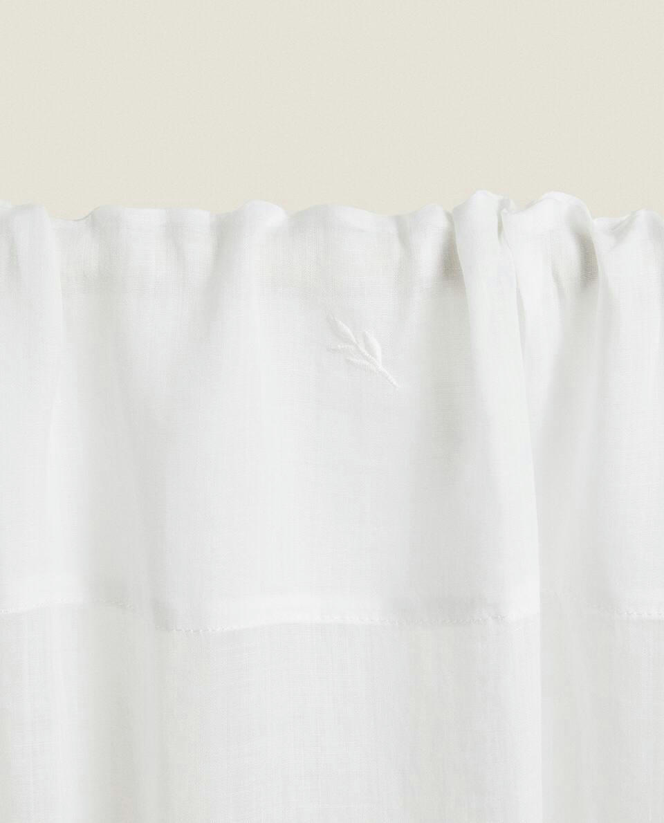 CURTAIN WITH FLORAL EMBROIDERY