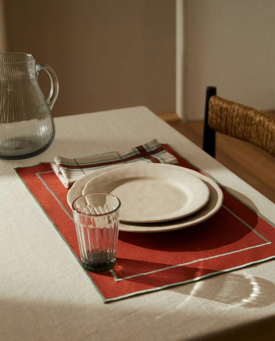 EMBROIDERED COTTON PLACEMAT