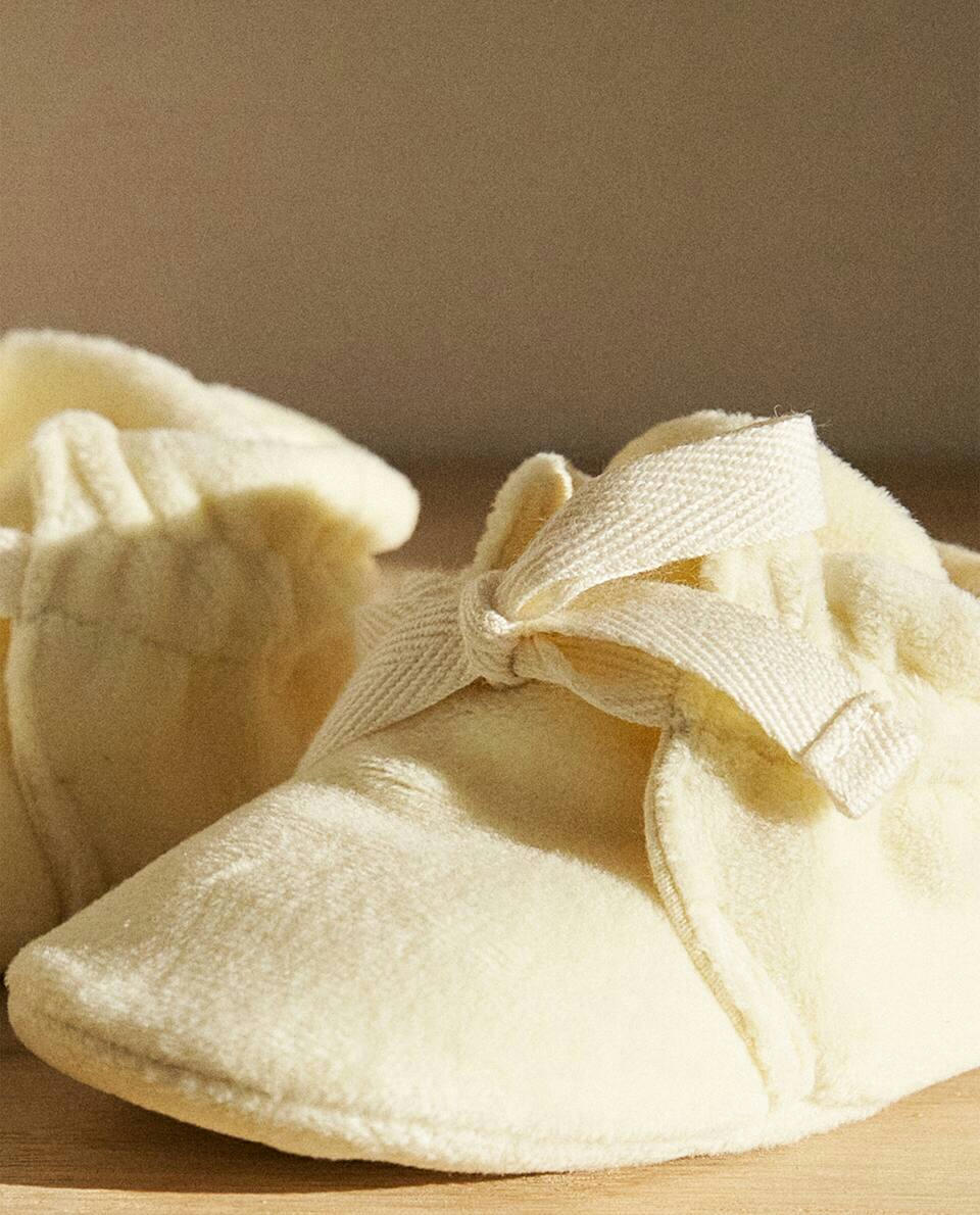 VELVET BOOTIES WITH BOW