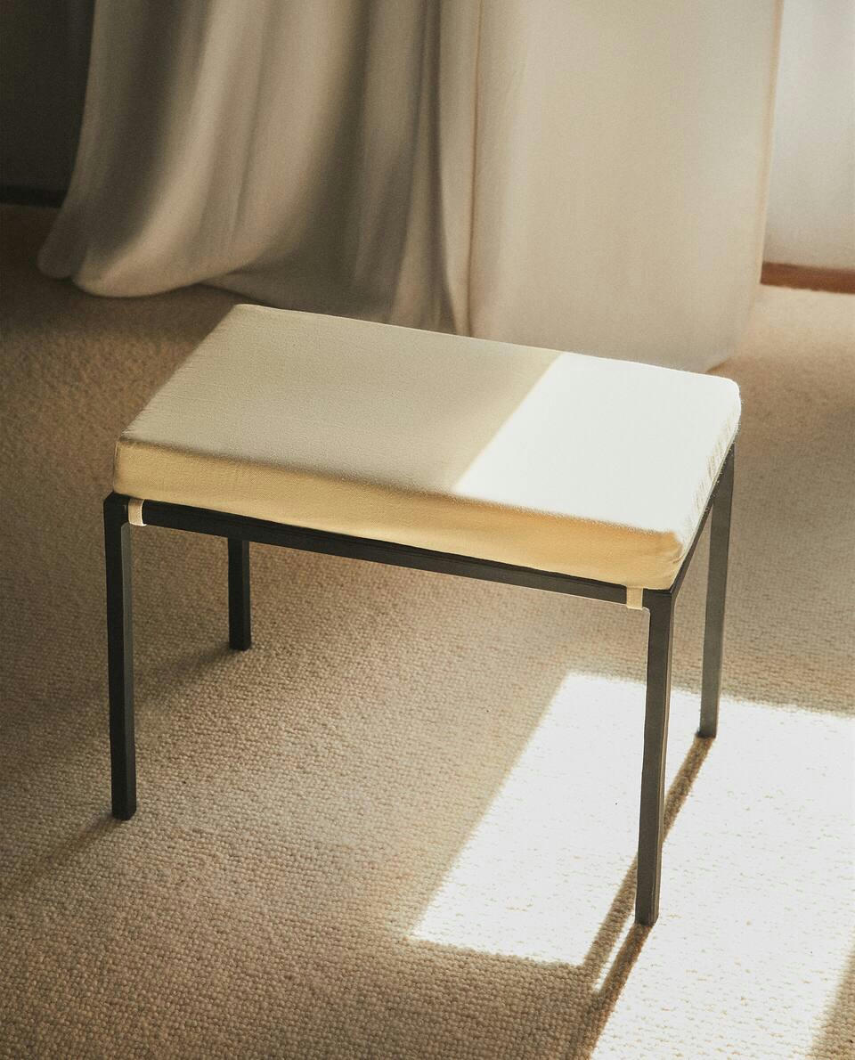 METAL STOOL WITH CUSHION