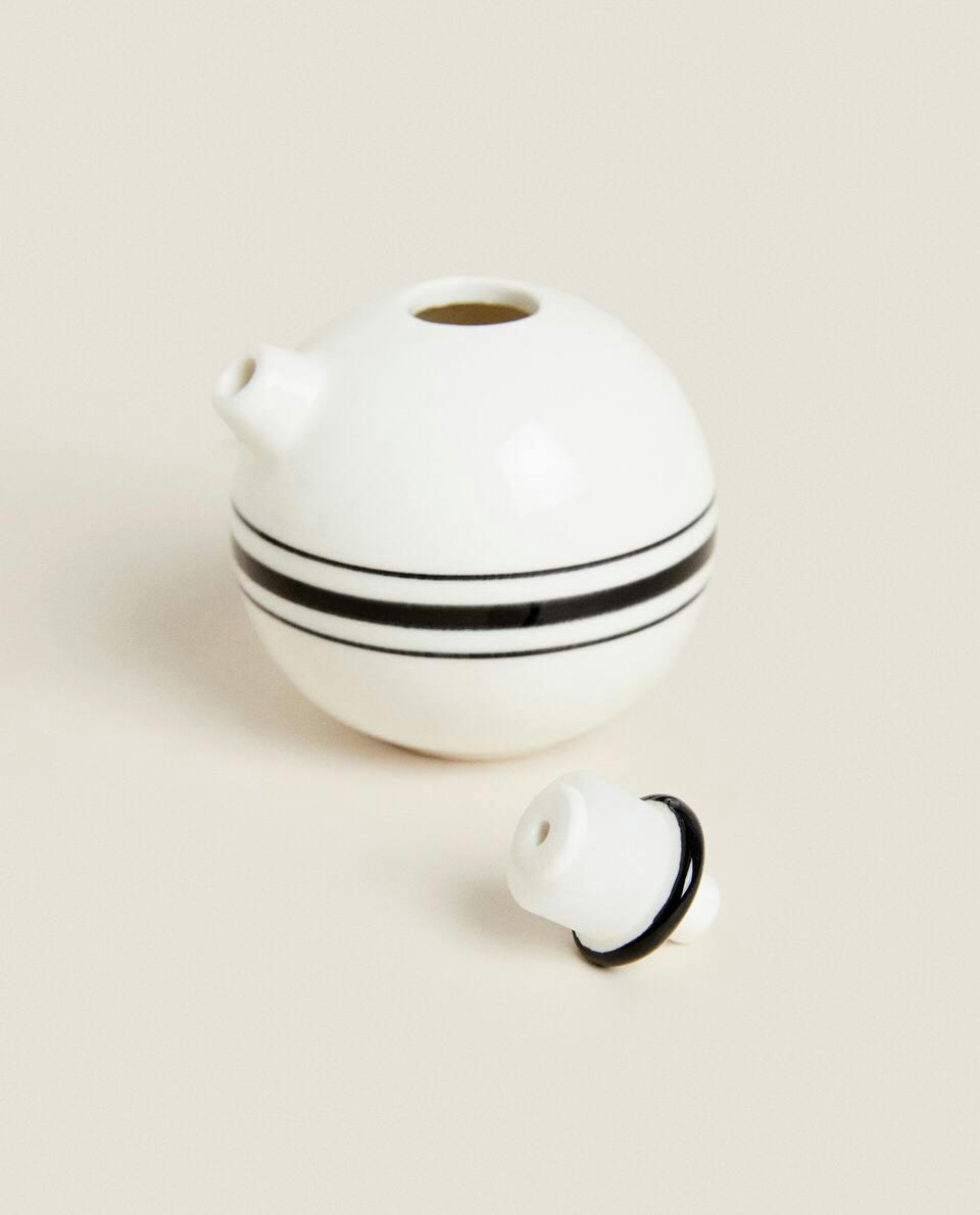 STONEWARE OIL AND VINEGAR CRUET SET WITH LINES