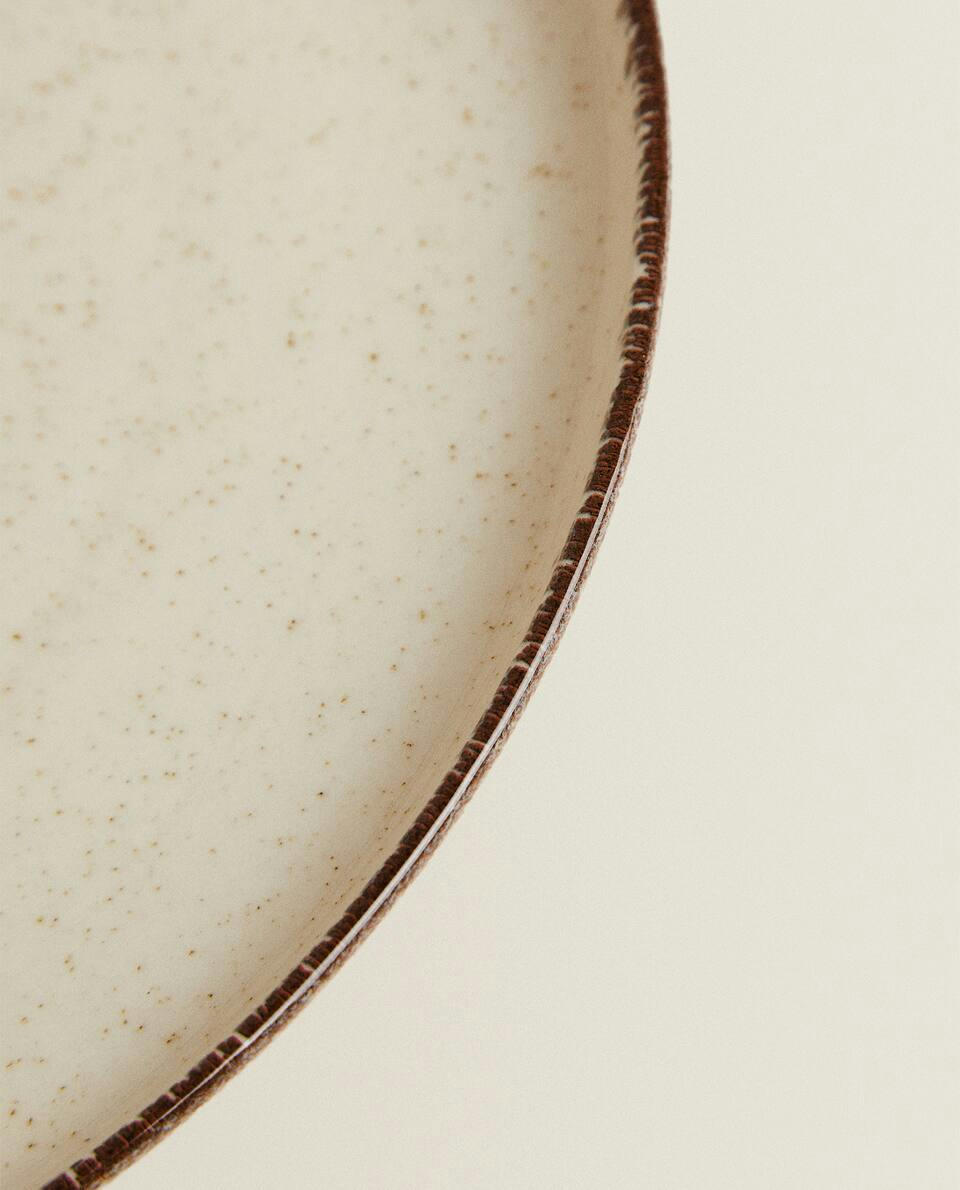 PORCELAIN TABLEWARE WITH ANTIQUE FINISH RIM