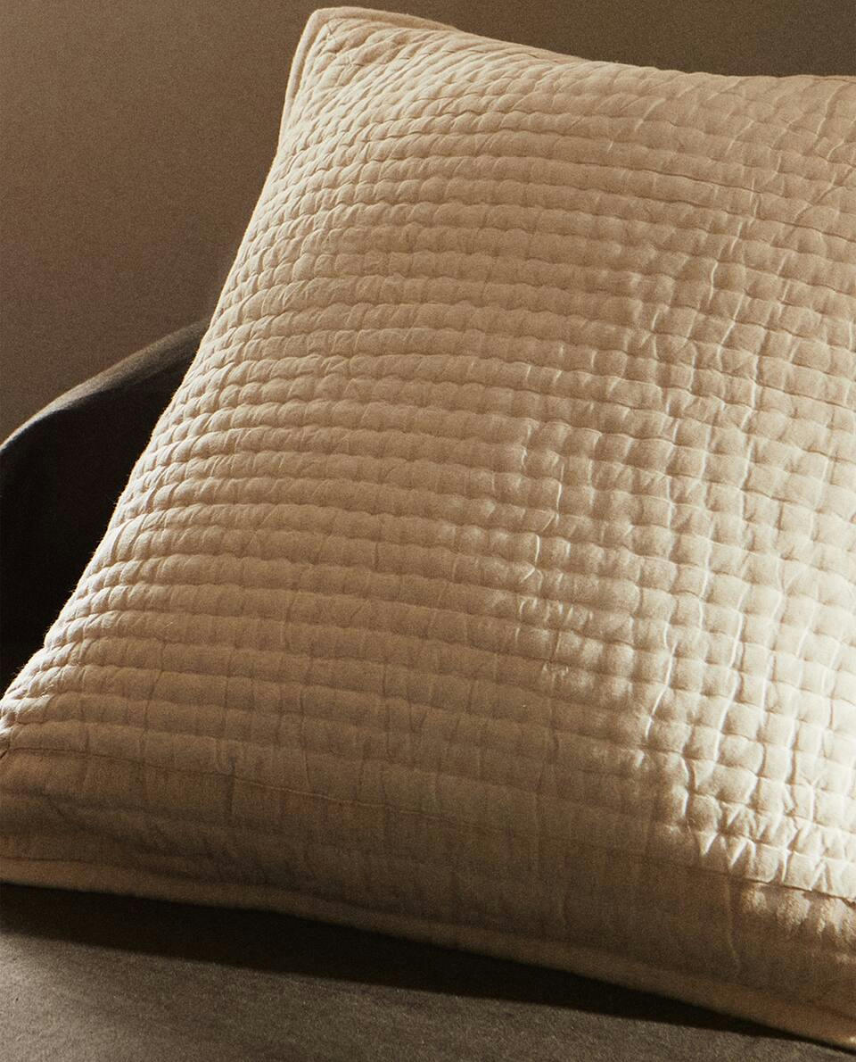 QUILTED LINEN CUSHION COVER