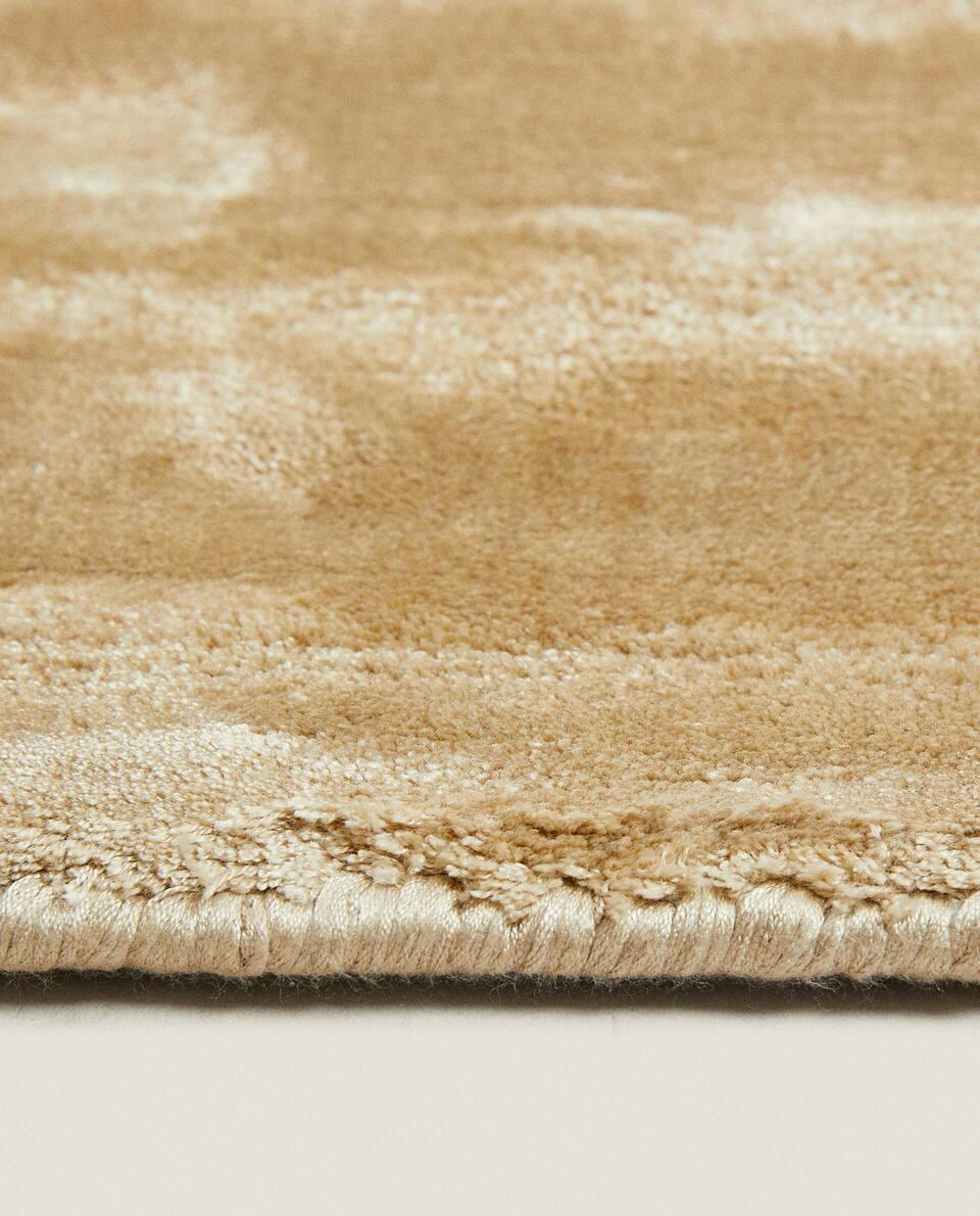 GOLDEN VISCOSE RUG