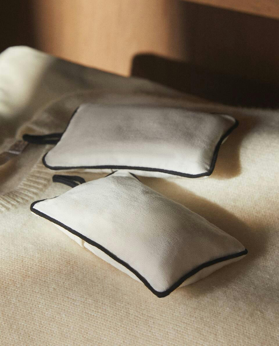 PACK OF WARDROBE CEDAR CHIP BAGS (PACK OF 2)