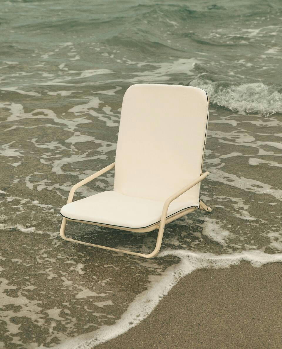 FOLDING BEACH CHAIR