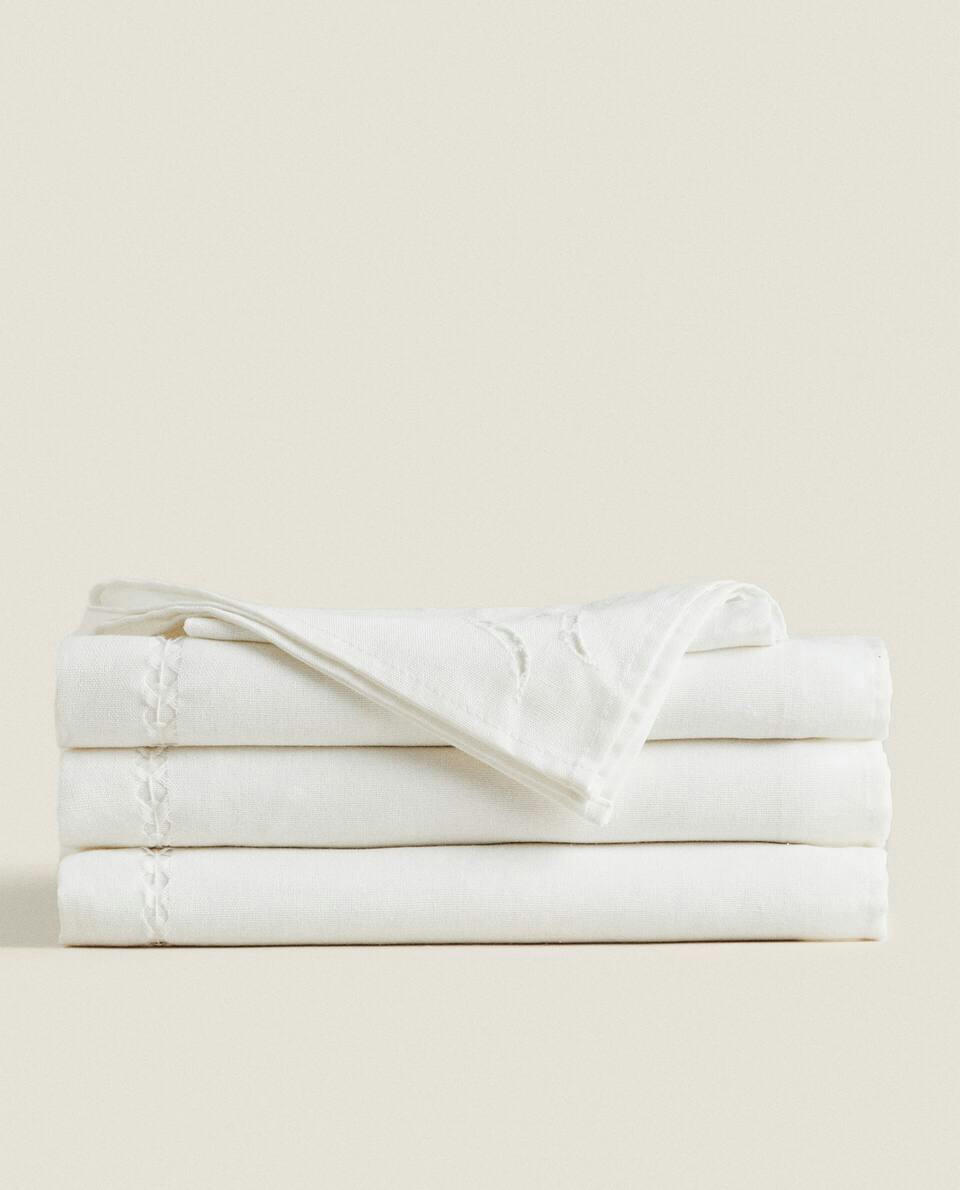 EMBROIDERED FLOWER TABLECLOTH