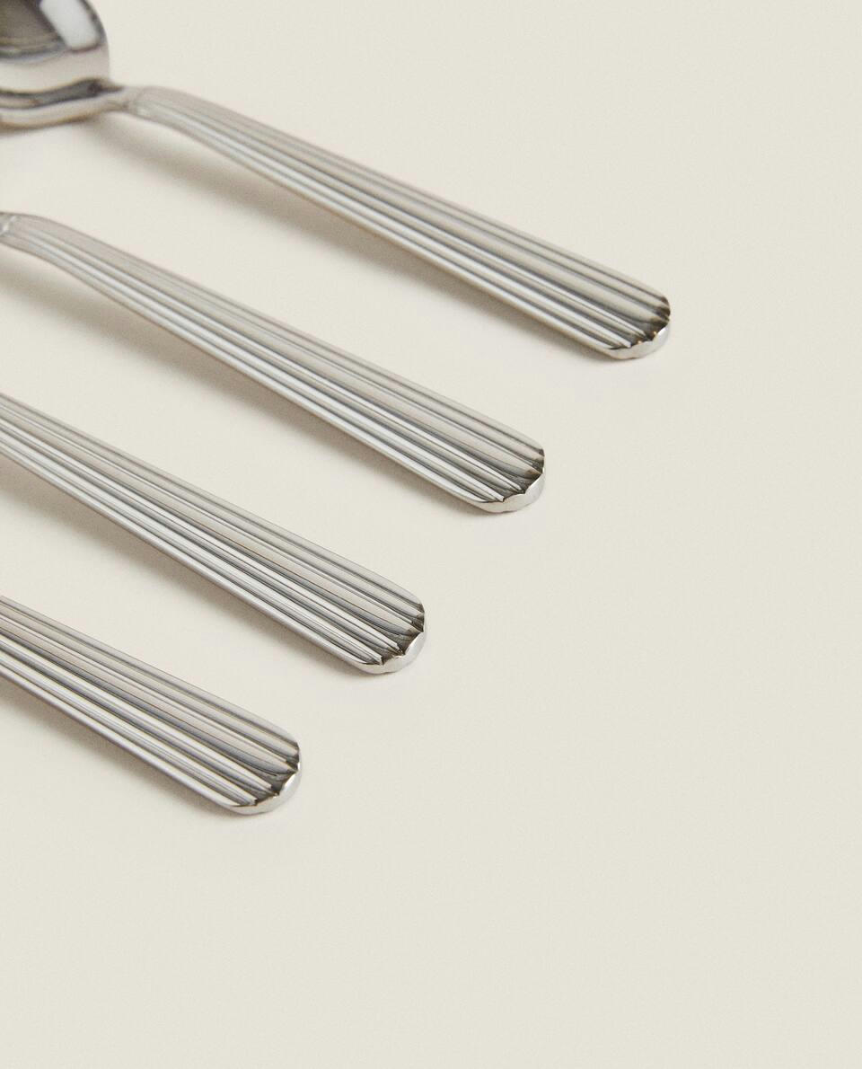 BOX OF 4 TEASPOONS WITH SCORED HANDLE