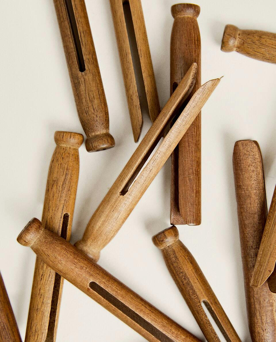 ACACIA WOOD PEGS (SET OF 20)