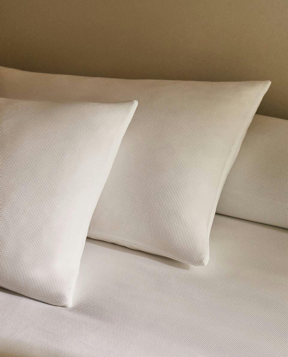 PIQUé CUSHION COVER