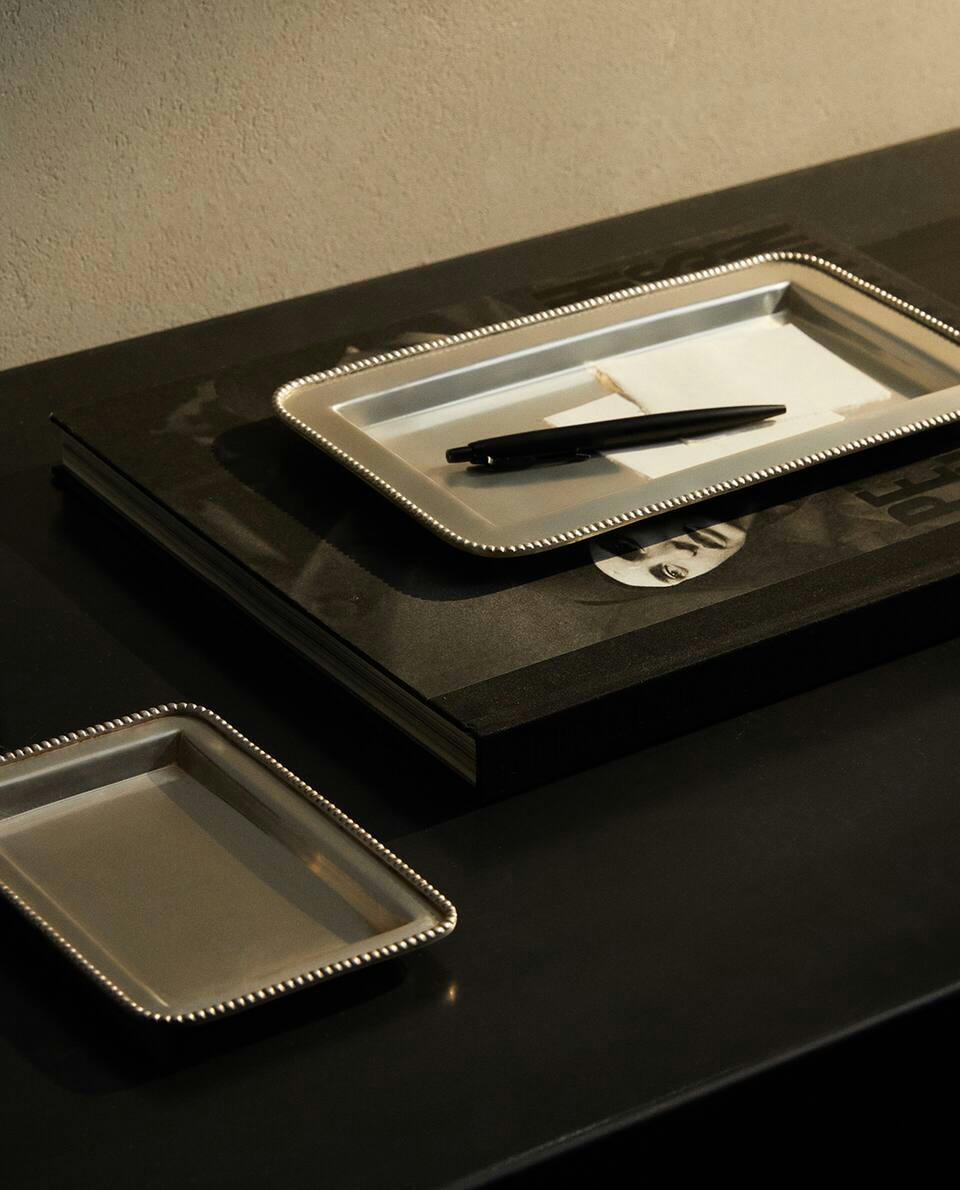 METAL TRAY
