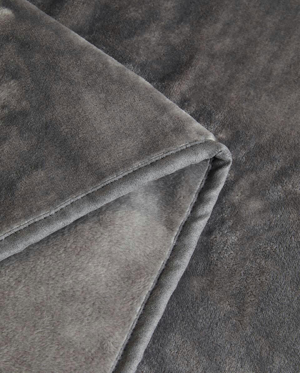 SHORT FAUX FUR FLEECE BLANKET