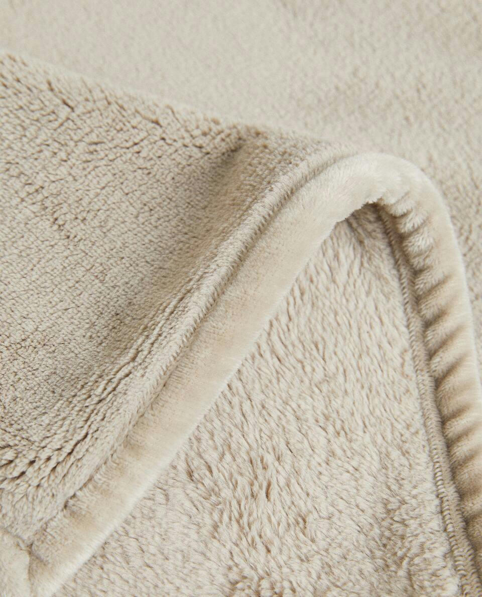 490 GSM SHORT FAUX FUR FLEECE BLANKET