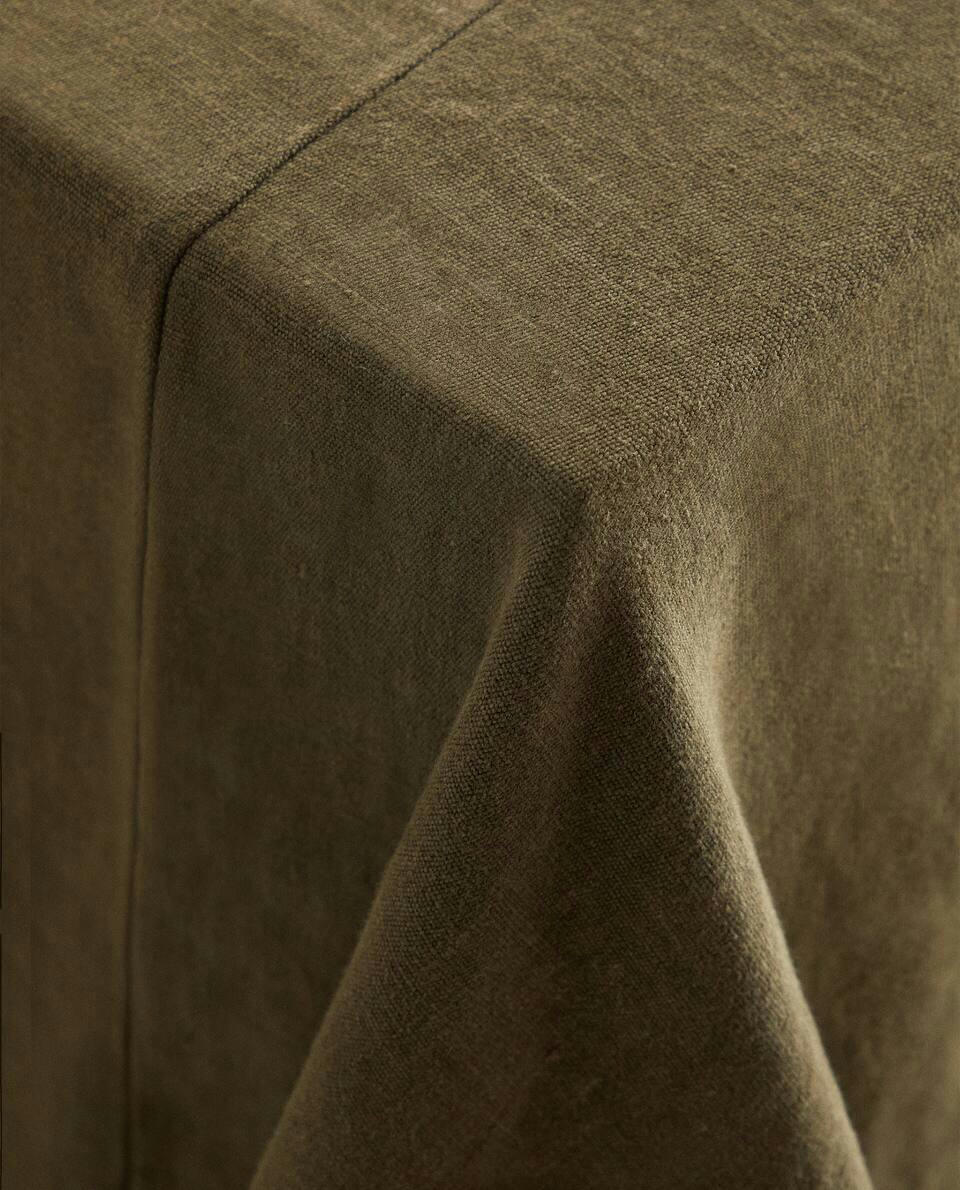 TABLECLOTH 01